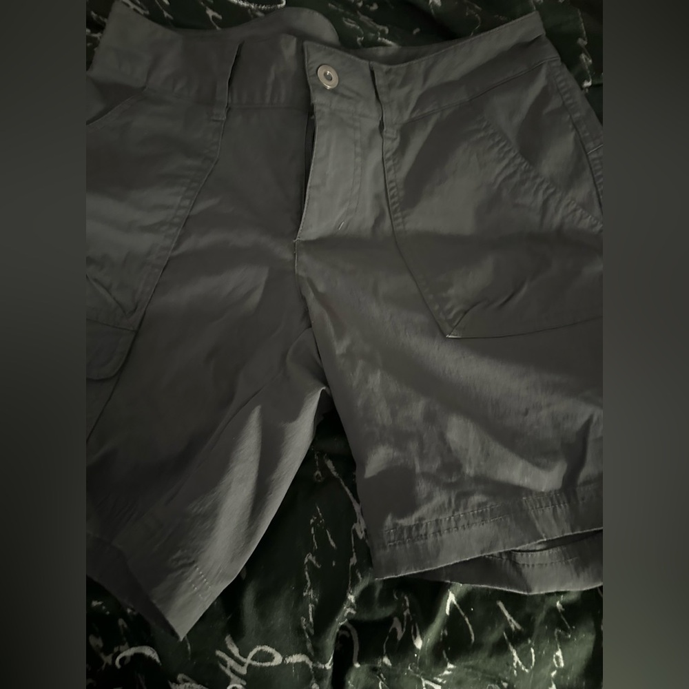 Columbia Women's Kestrel Trail Omni-Shield Stretch Short, Dark Gray, Size 6